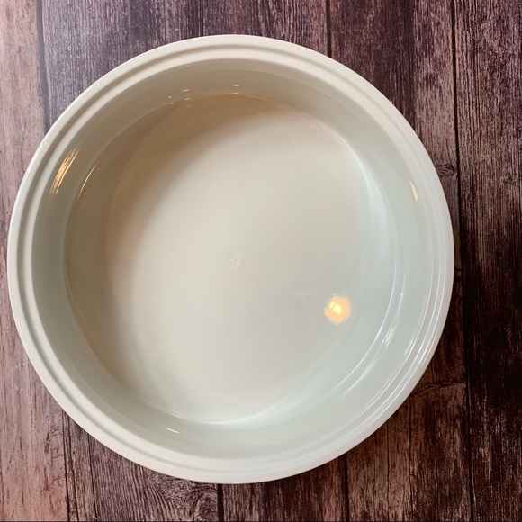 10 Strawberry Street ~ North Pole Bed & Breakfast Ceramic Cookie Tin - Picture 6 of 13